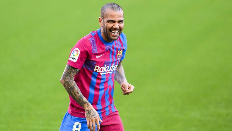 Dani Alves buys and plays for his own club - Ảnh 1