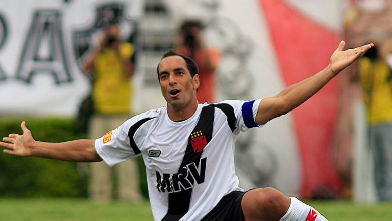 Strikers with the most red cards in football history: Zlatan's record remains unrivaled - Ảnh 3