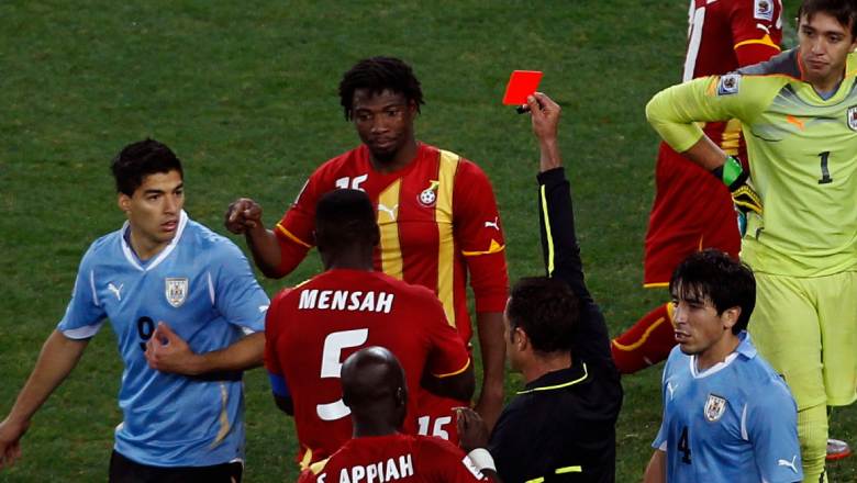 Strikers with the most red cards in football history: Zlatan's record remains unrivaled - Ảnh 5