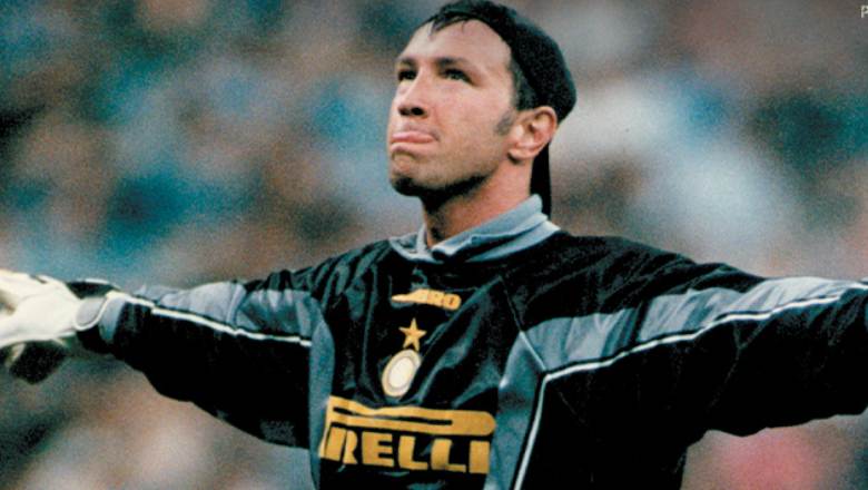 Who is the best Italian goalkeeper of all time? Buffon, Zoff, and more - Ảnh 2