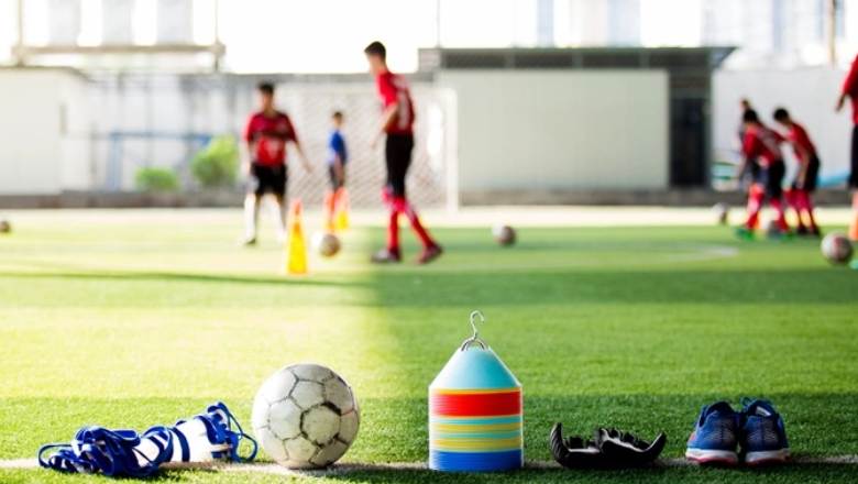 How do football teams travel to away games? Behind the scenes of matchday logistics - Ảnh 1