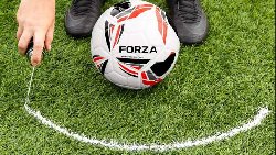 What do referees spray on the field? How a simple tool ensures fair play during free kicks